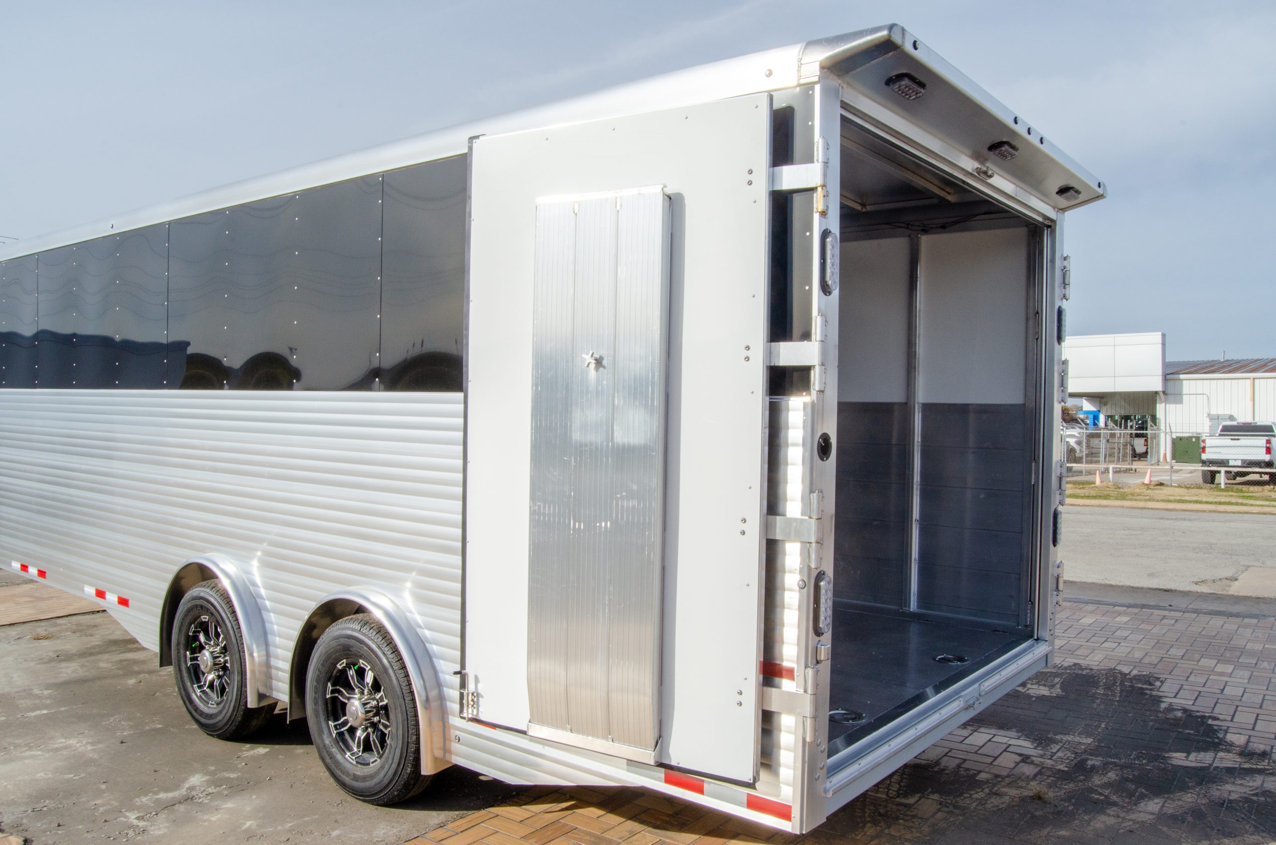 24' Cargo - Image 8